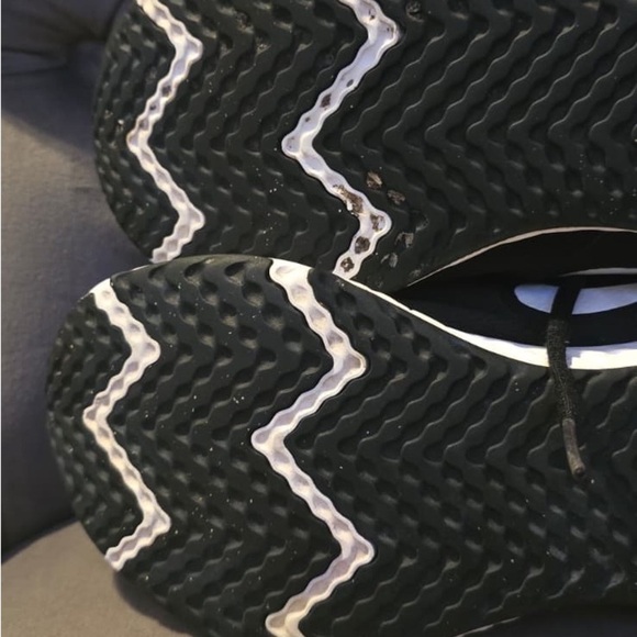 Nike Revolution Men's Black and White Athletic Shoes - Picture 14 of 16